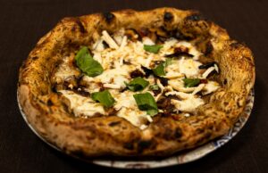 Il trancio di pizza contemporanea “Calabria Food Tour” nell’Atlante mondiale della pizza e del vino